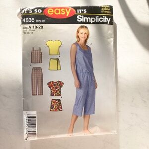 Simplicity Ladies Pajama/Top/Skort/Capri Pattern